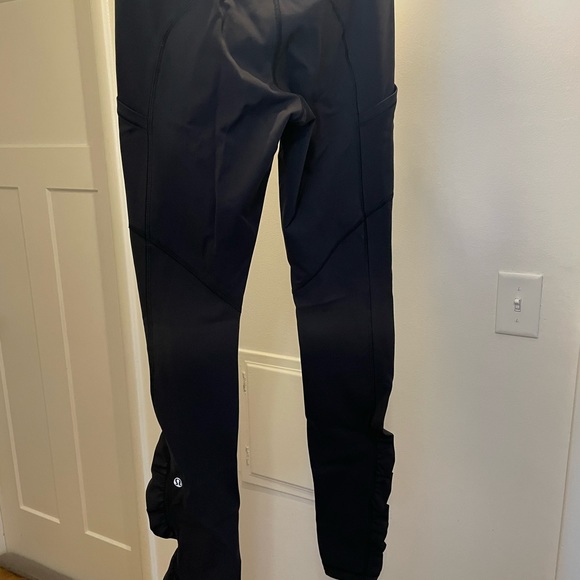 Lululemon Black Rouched Leg Pocket Speed Tight Size 6 - Picture 6 of 6